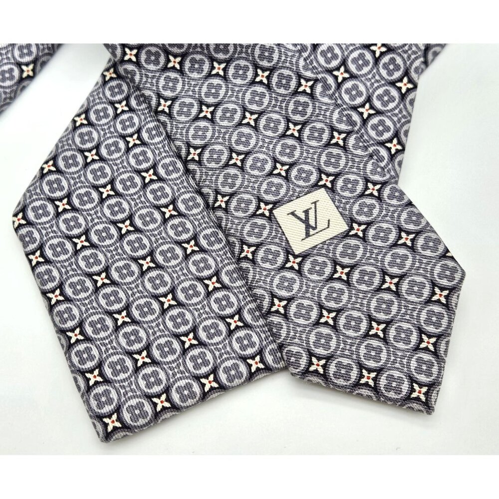 Authentic Louis Vuitton LV Quatrefoil Floral Geometric Pattern Grey Silk Necktie - Picture 6 of 8